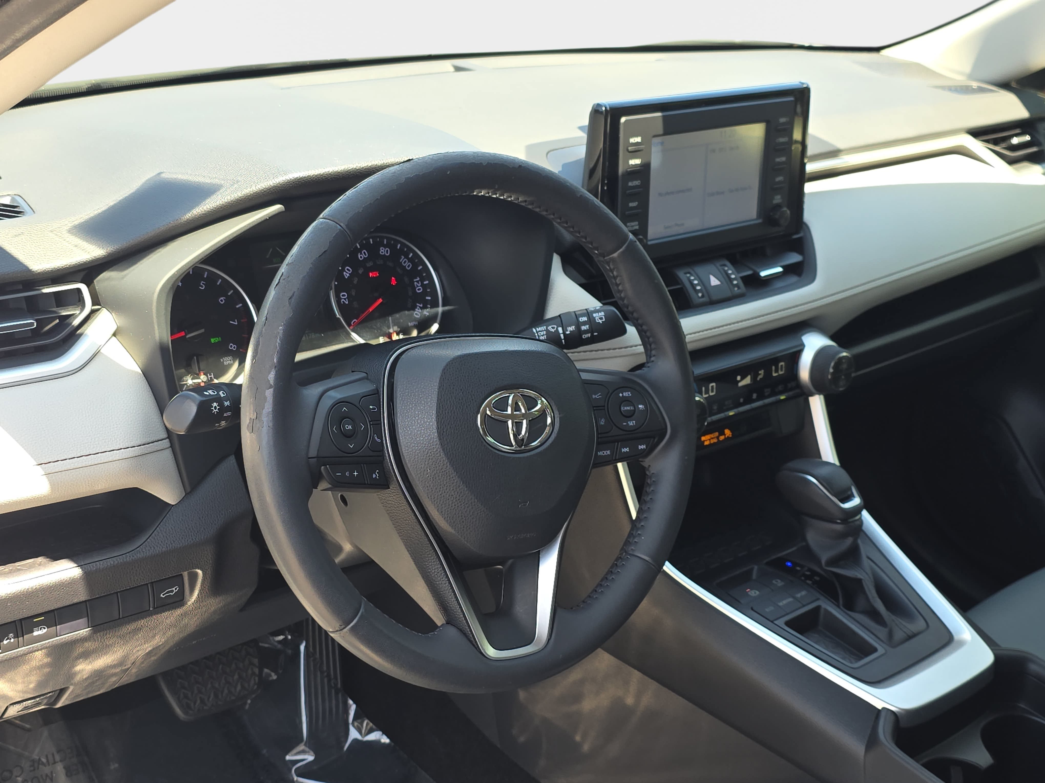 Used 2019 Toyota RAV4 XLE Premium FWD image 14