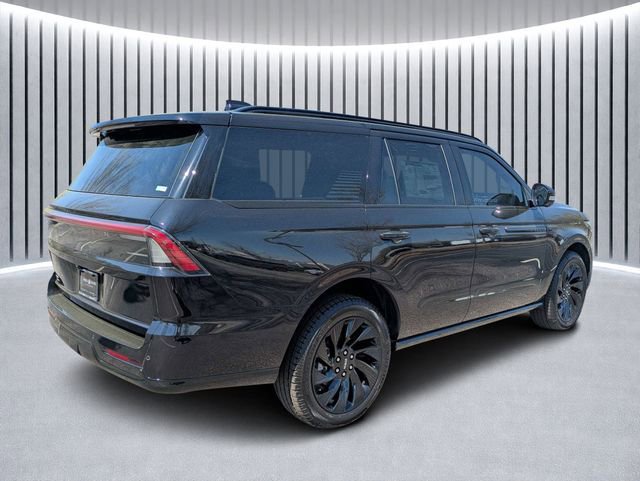 New 2026 Lincoln Navigator Reserve w/ Jet Appearance Package AWD/4WD image 3