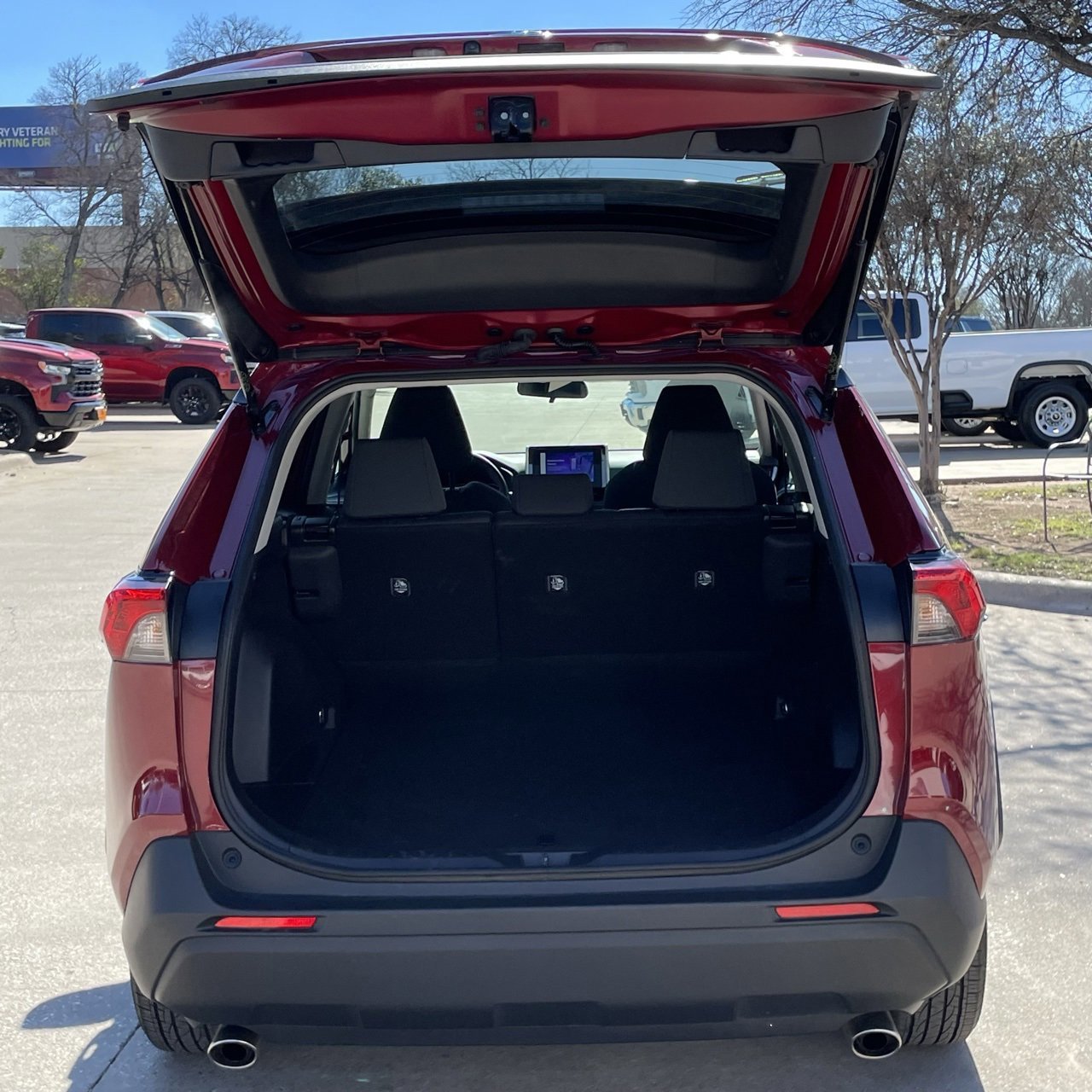 Used 2025 Toyota RAV4 XLE image 26