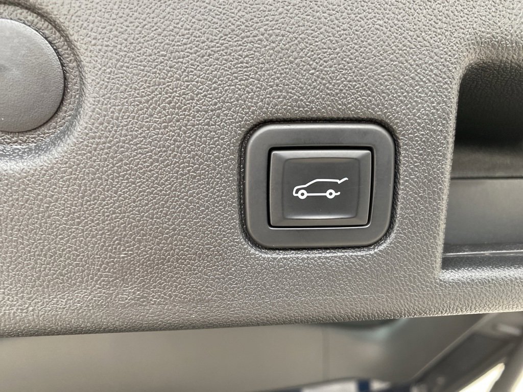 Used 2020 Chevrolet Equinox LT image 18