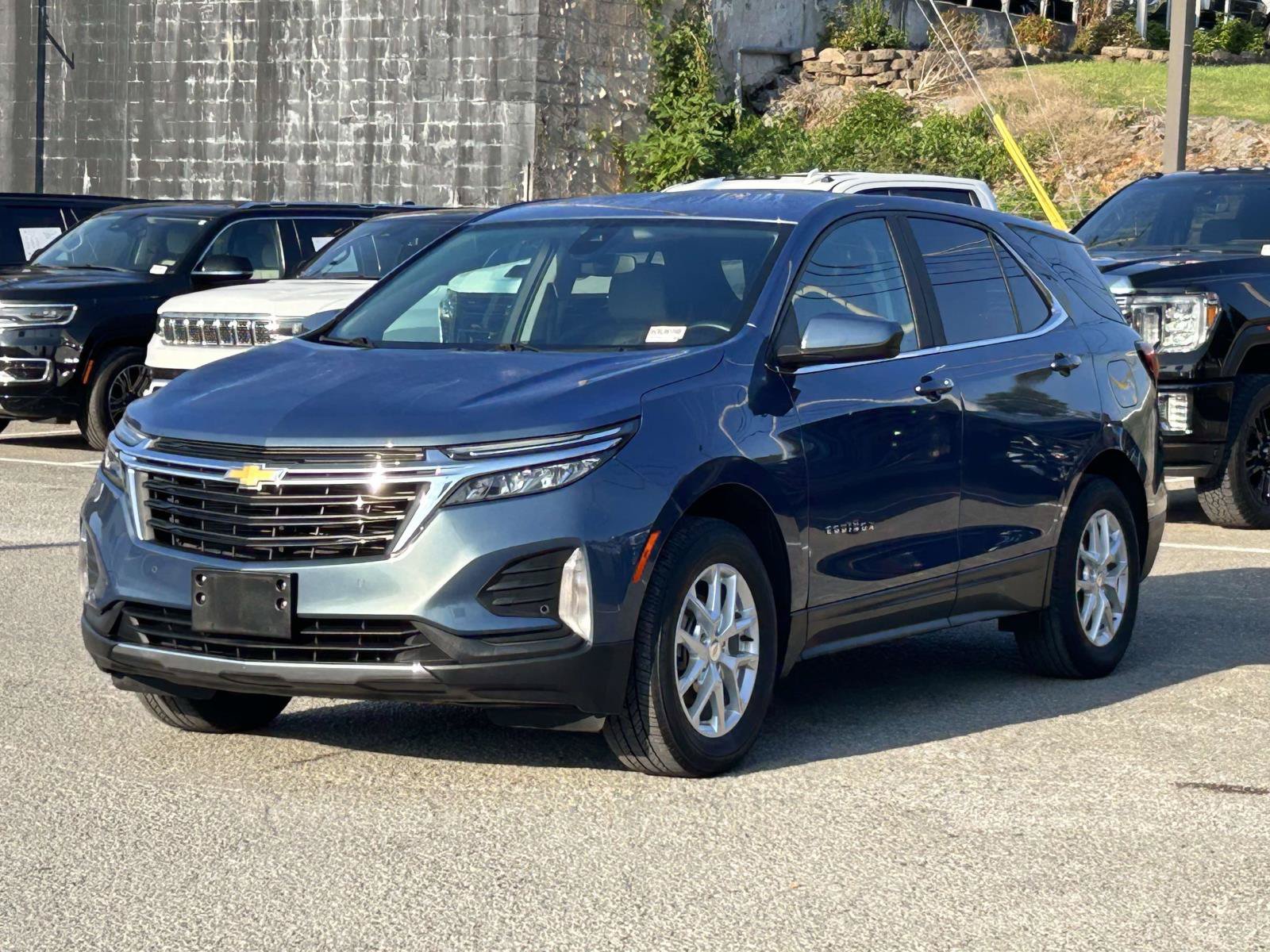 Used 2024 Chevrolet Equinox LT AWD/4WD image 3