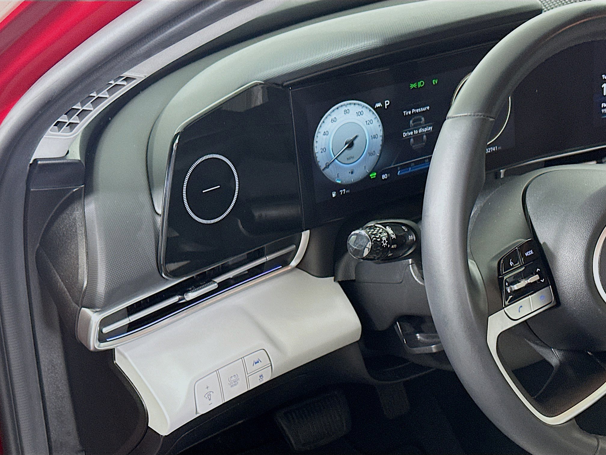 Used 2023 Hyundai Elantra Limited w/ Preferred Accessory Package image 17