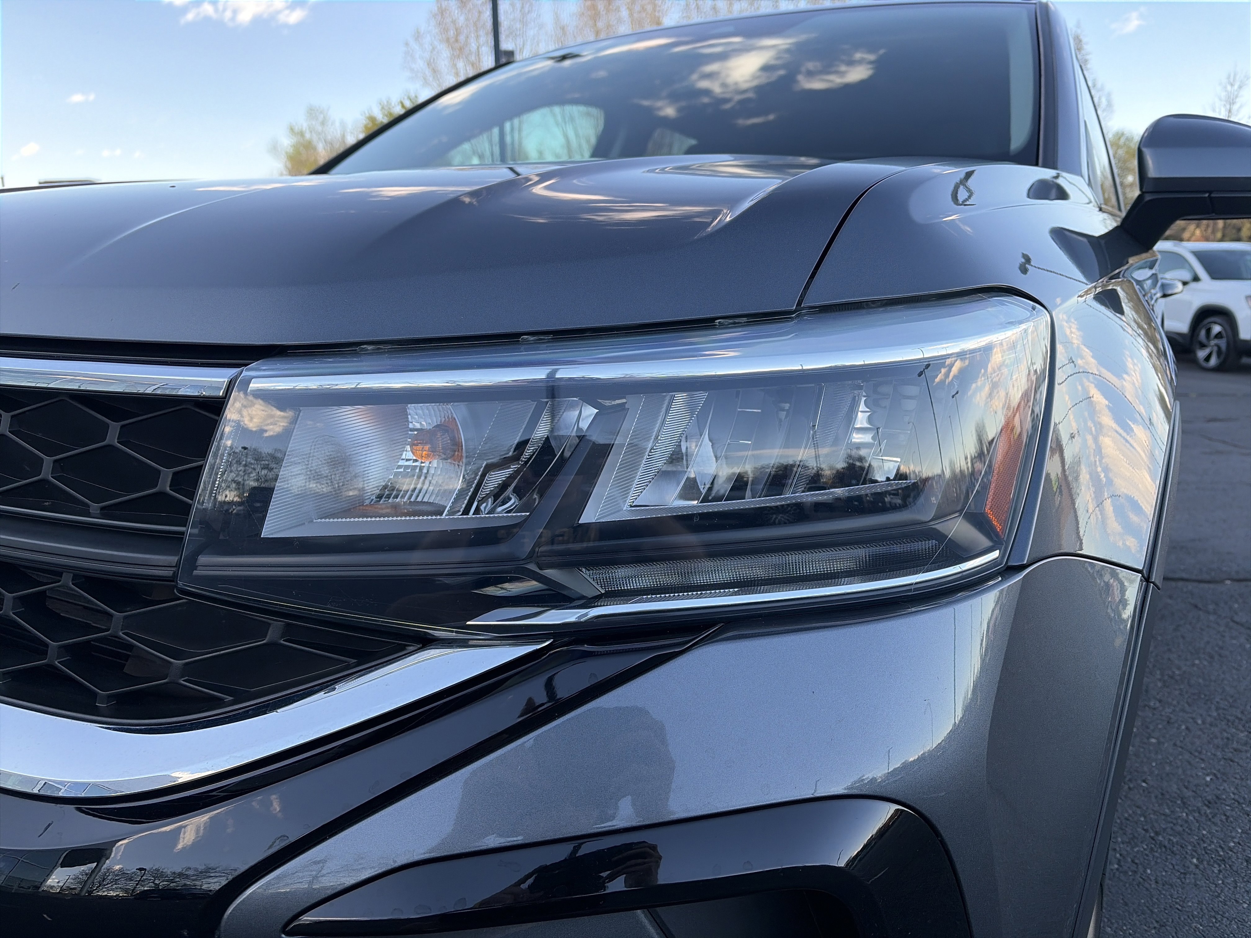 Certified 2023 Volkswagen Taos SE w/ Panoramic Sunroof Package image 11