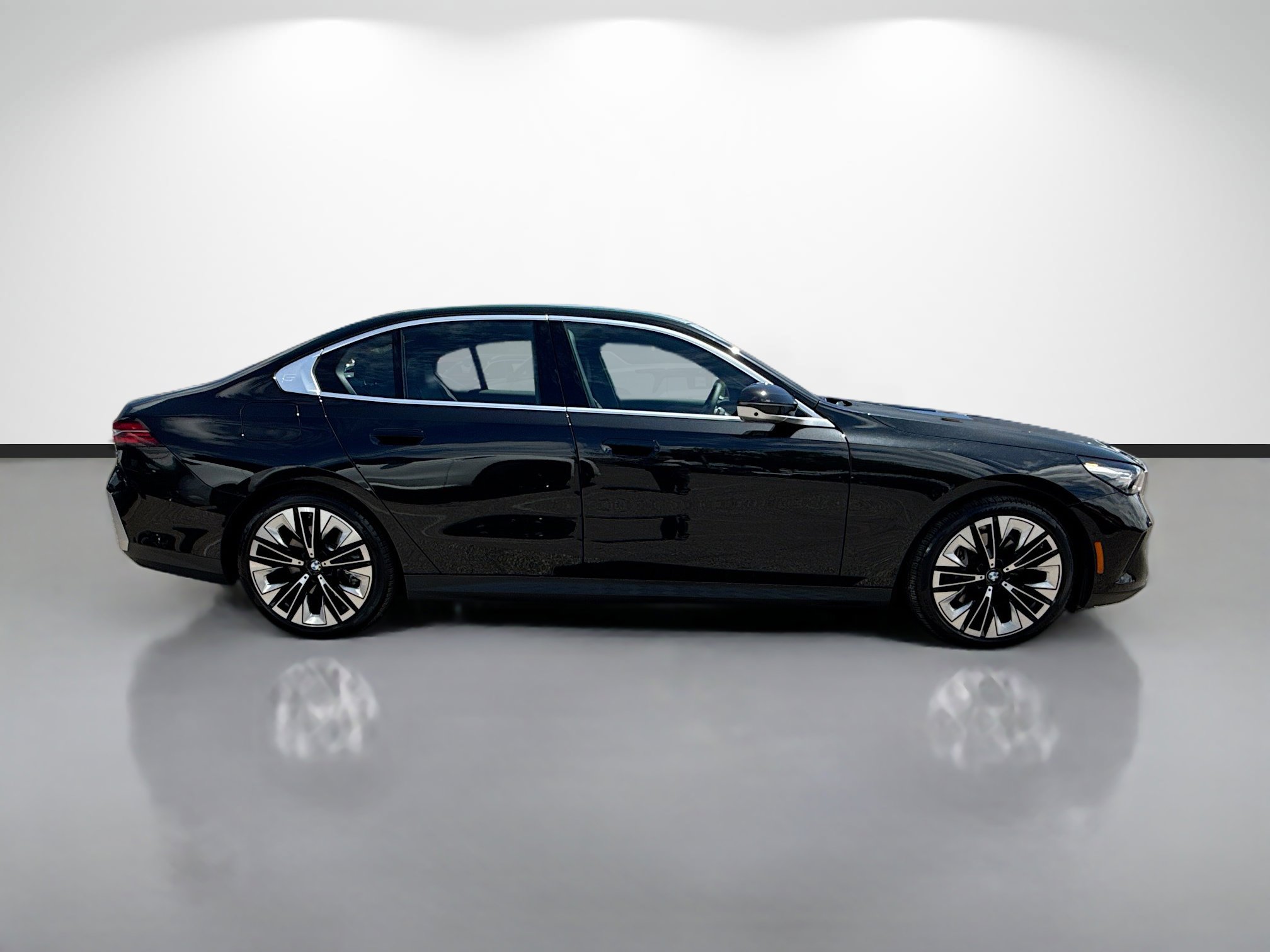 Used 2026 BMW 540i xDrive image 2