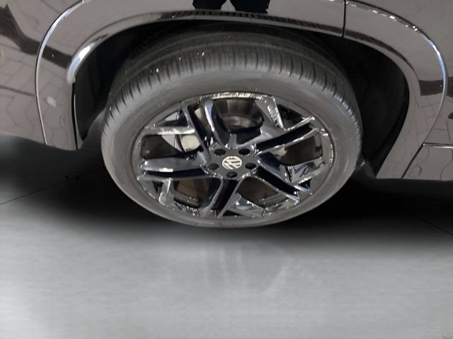 Certified 2025 Volkswagen Tiguan SE R-Line AWD/4WD image 24
