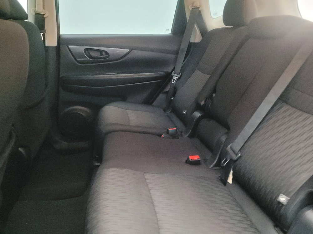 Used 2020 Nissan Rogue S FWD image 18