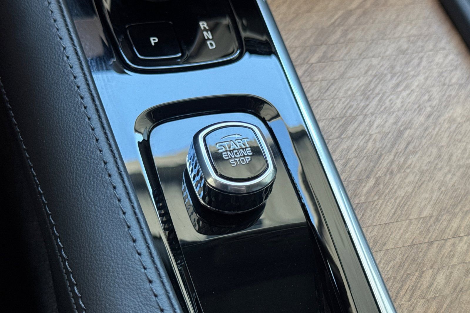 Used 2025 Volvo XC90 B6 Plus image 25