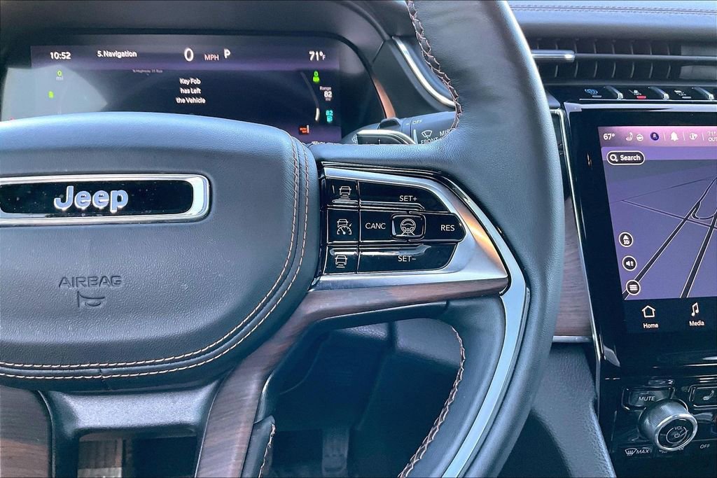 Used 2022 Jeep Grand Cherokee Summit w/ Luxury Tech Group V image 11