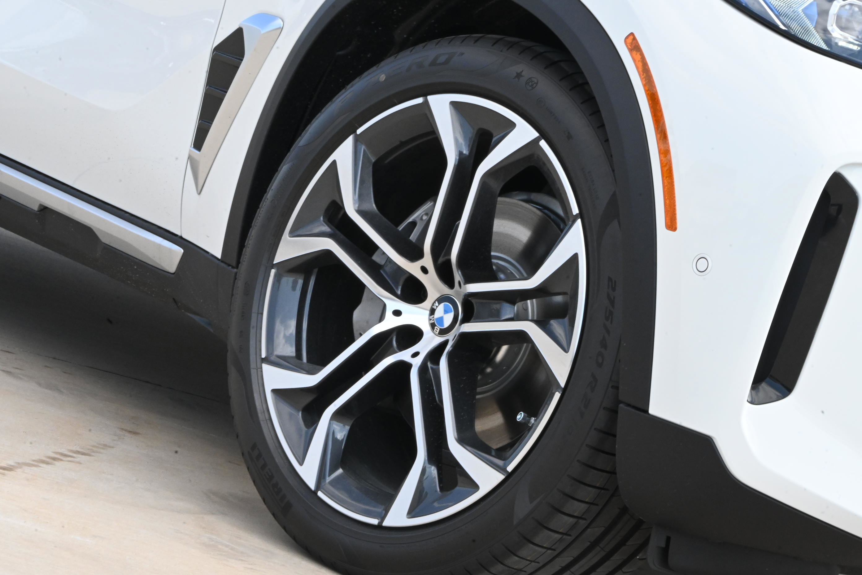 New 2026 BMW X5 xDrive40i AWD/4WD image 8