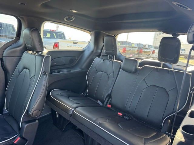 New 2026 Chrysler Pacifica Limited w/ S Appearance Package image 24