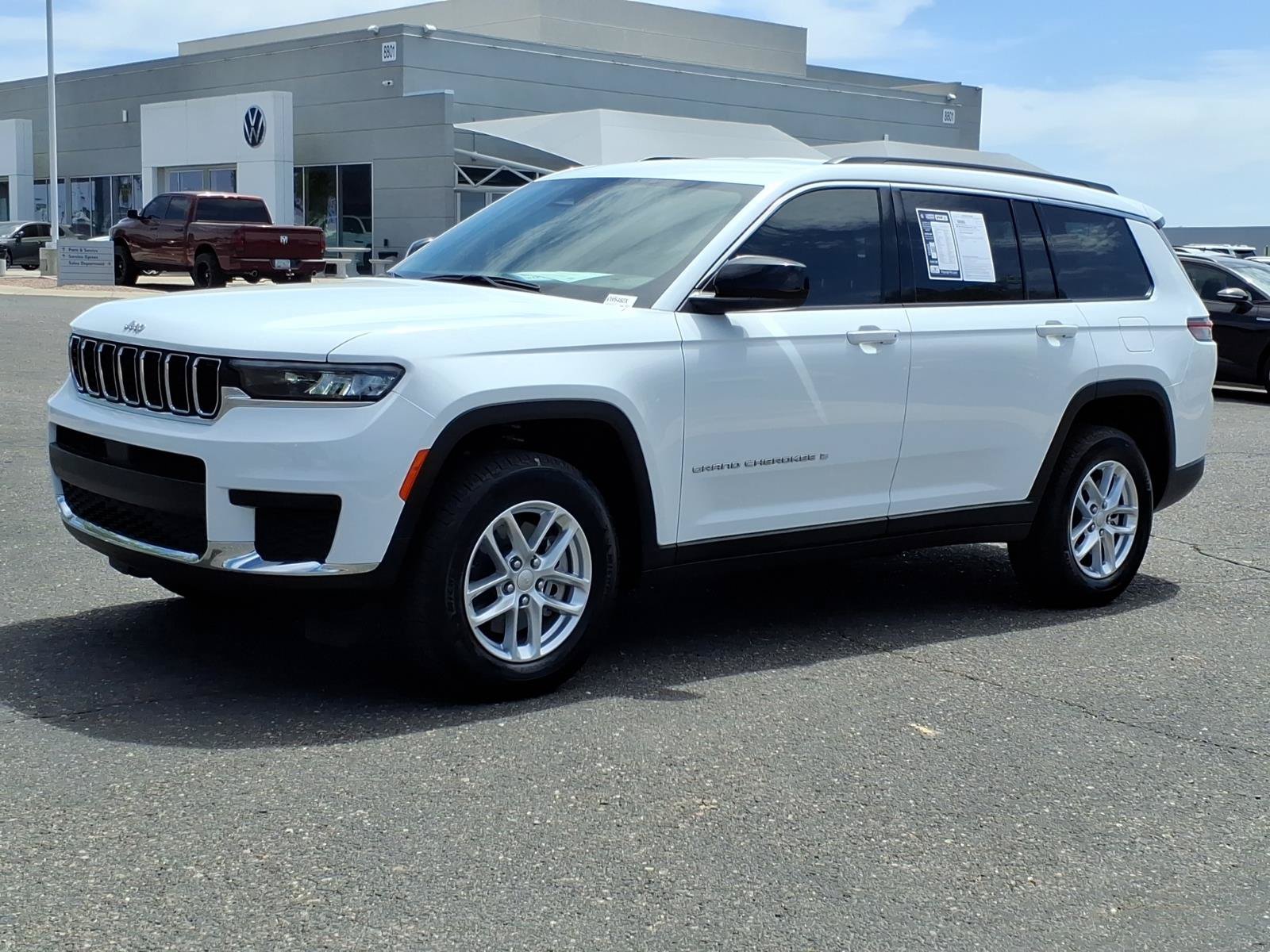 Used 2025 Jeep Grand Cherokee L Laredo AWD/4WD image 3