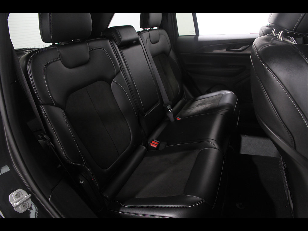Used 2023 Jeep Grand Cherokee Altitude AWD/4WD image 18
