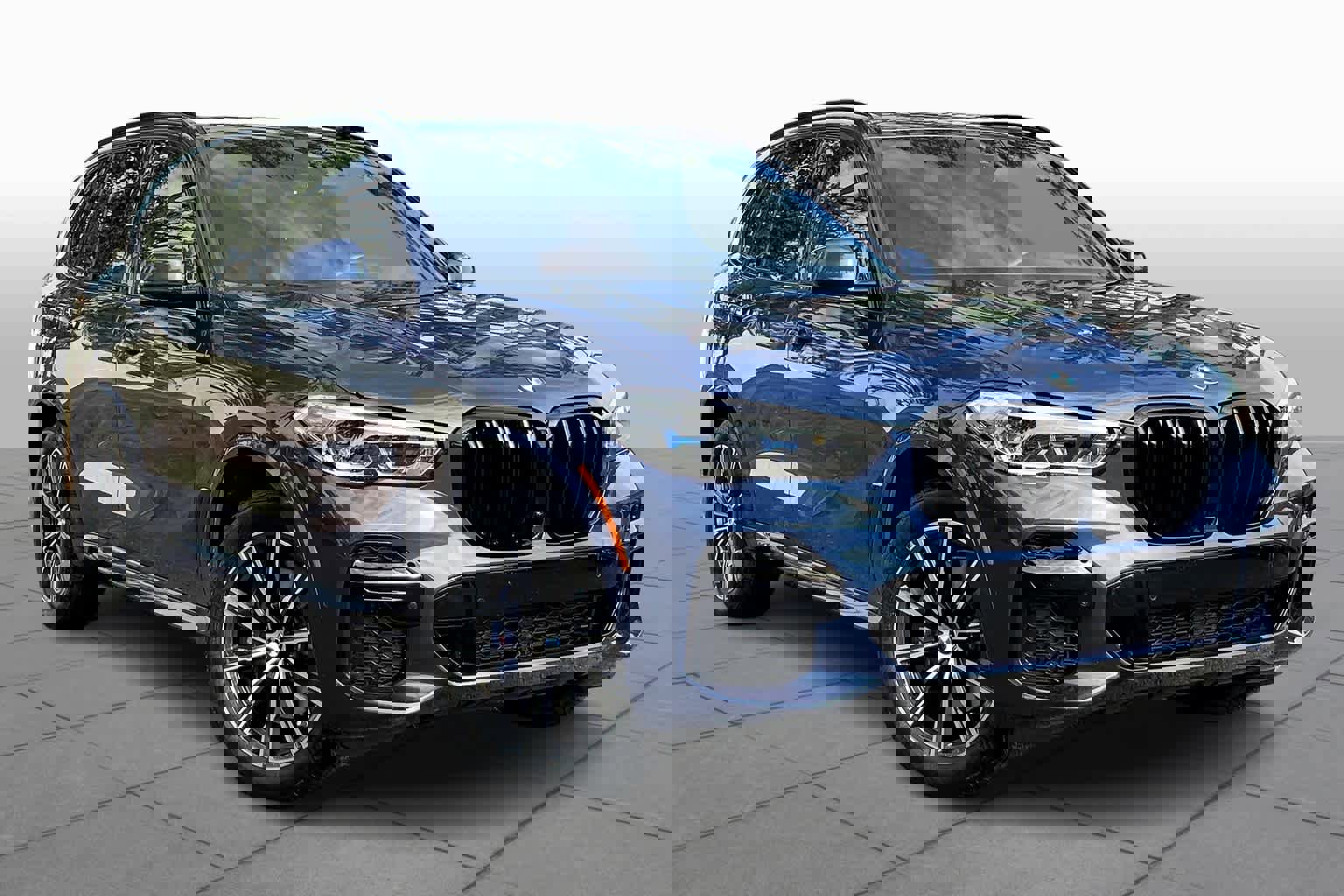 Certified 2022 BMW X5 xDrive40i w/ M Sport Package image 2