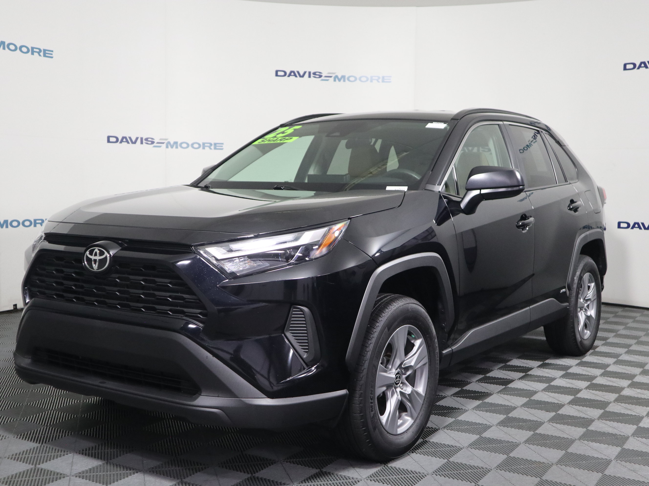 Used 2025 Toyota RAV4 LE AWD/4WD image 11