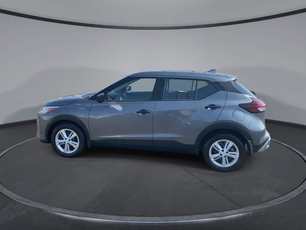 Used 2023 Nissan Kicks S FWD image 5