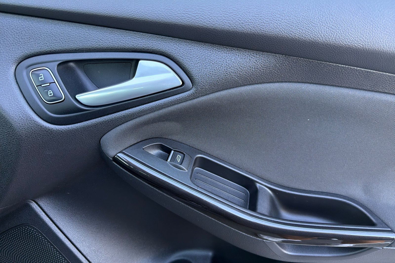Used 2018 Ford Focus Titanium FWD image 18
