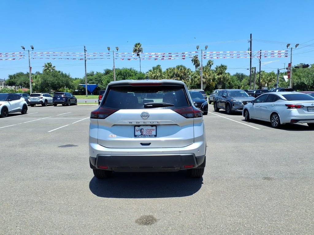 Used 2025 Nissan Rogue S FWD image 4