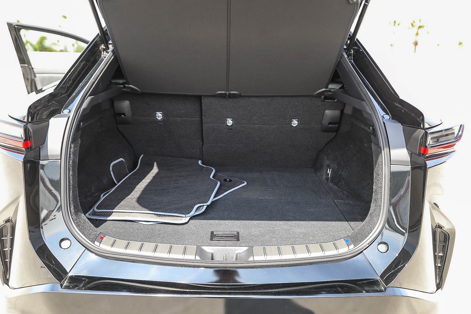 Used 2025 Lexus RZ 300e image 25