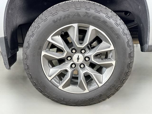 Used 2024 Chevrolet Silverado 1500 RST w/ Z71 Off-Road Package AWD/4WD image 32