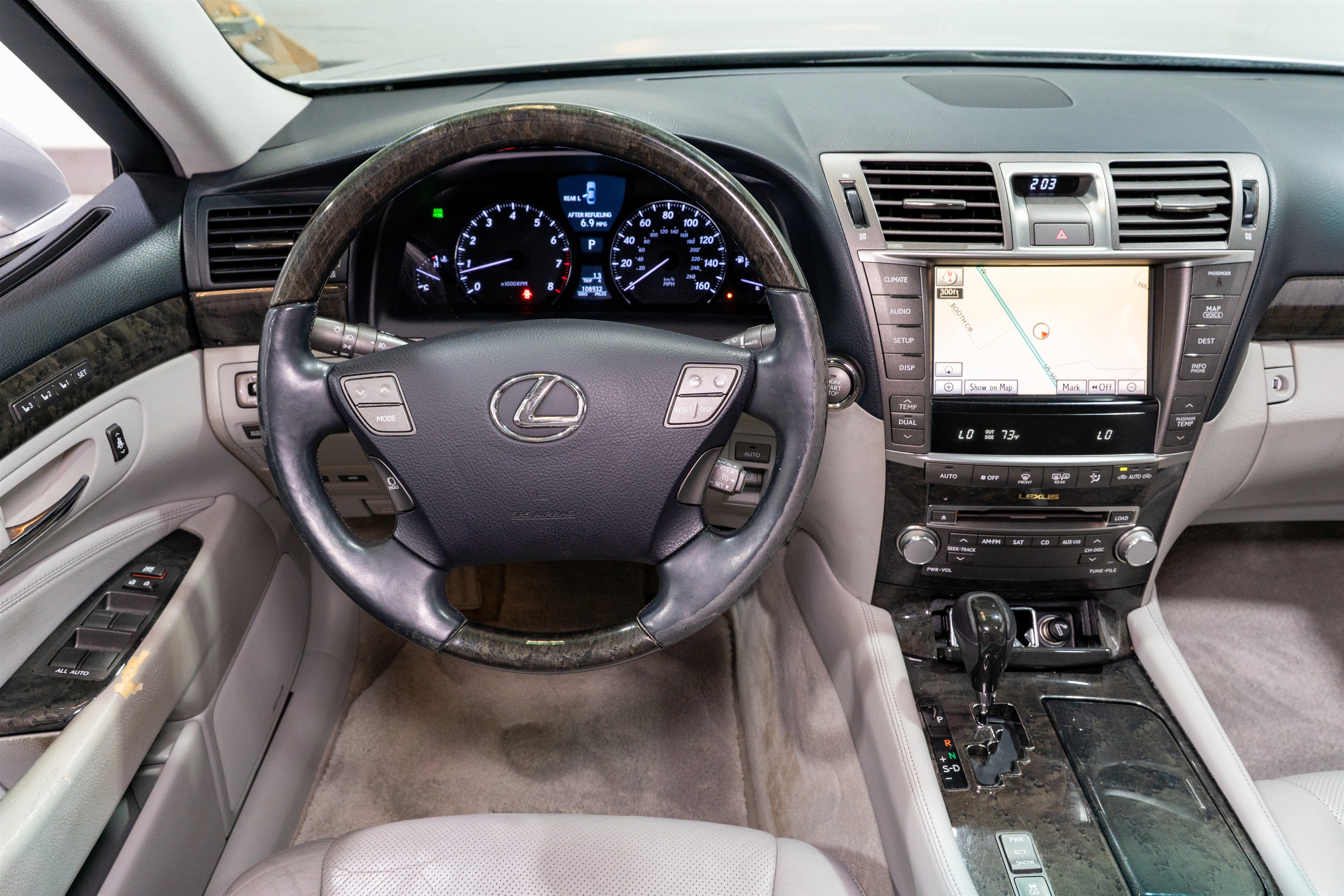 Used 2012 Lexus LS 460 w/ Comfort Pkg image 11