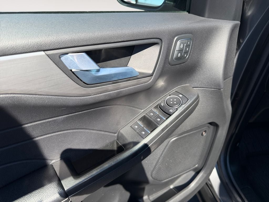 Used 2021 Ford Escape Titanium AWD/4WD image 21