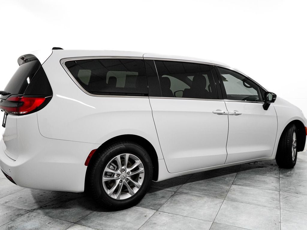New 2026 Chrysler Pacifica Select FWD image 7