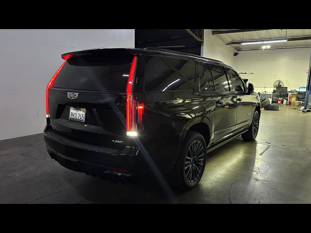 Used 2023 Cadillac Escalade ESV V w/ Heavy-Duty Trailer Package AWD/4WD image 3