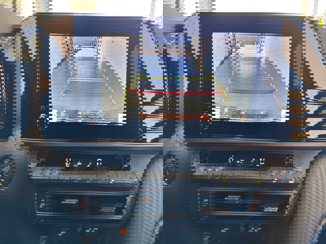 Used 2025 Toyota Camry SE w/ Convenience Package image 25