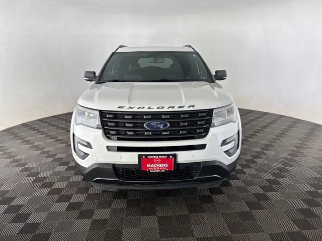 Used 2017 Ford Explorer XLT w/ Equipment Group 202A AWD/4WD image 2