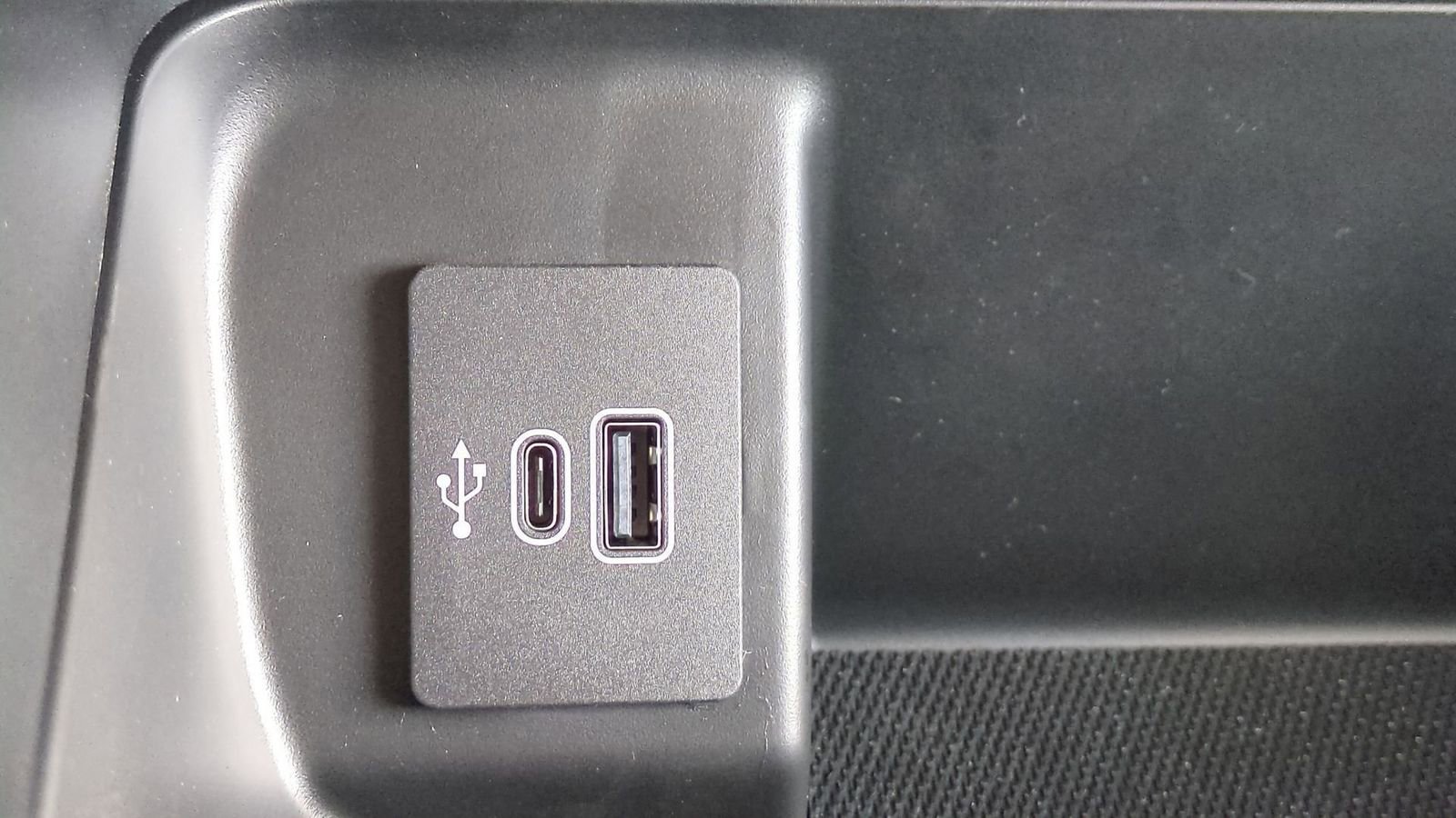 New 2025 Ford F150 Lightning XLT image 30