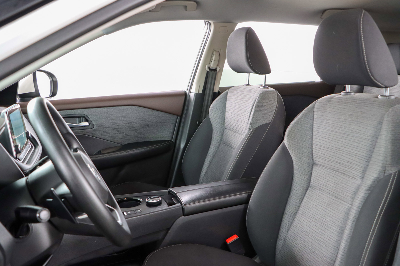 Used 2021 Nissan Rogue SV image 24