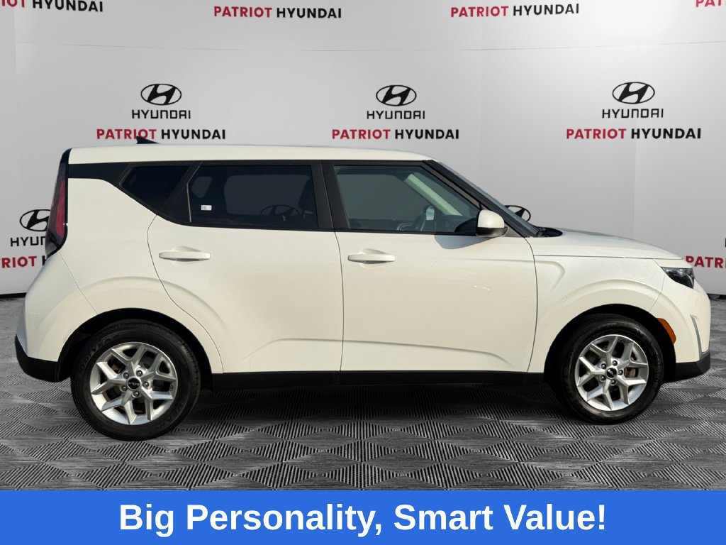Used 2024 Kia Soul LX w/ Option Group 015 FWD image 2