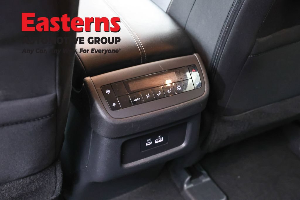 Used 2024 Nissan Pathfinder SV AWD/4WD image 23