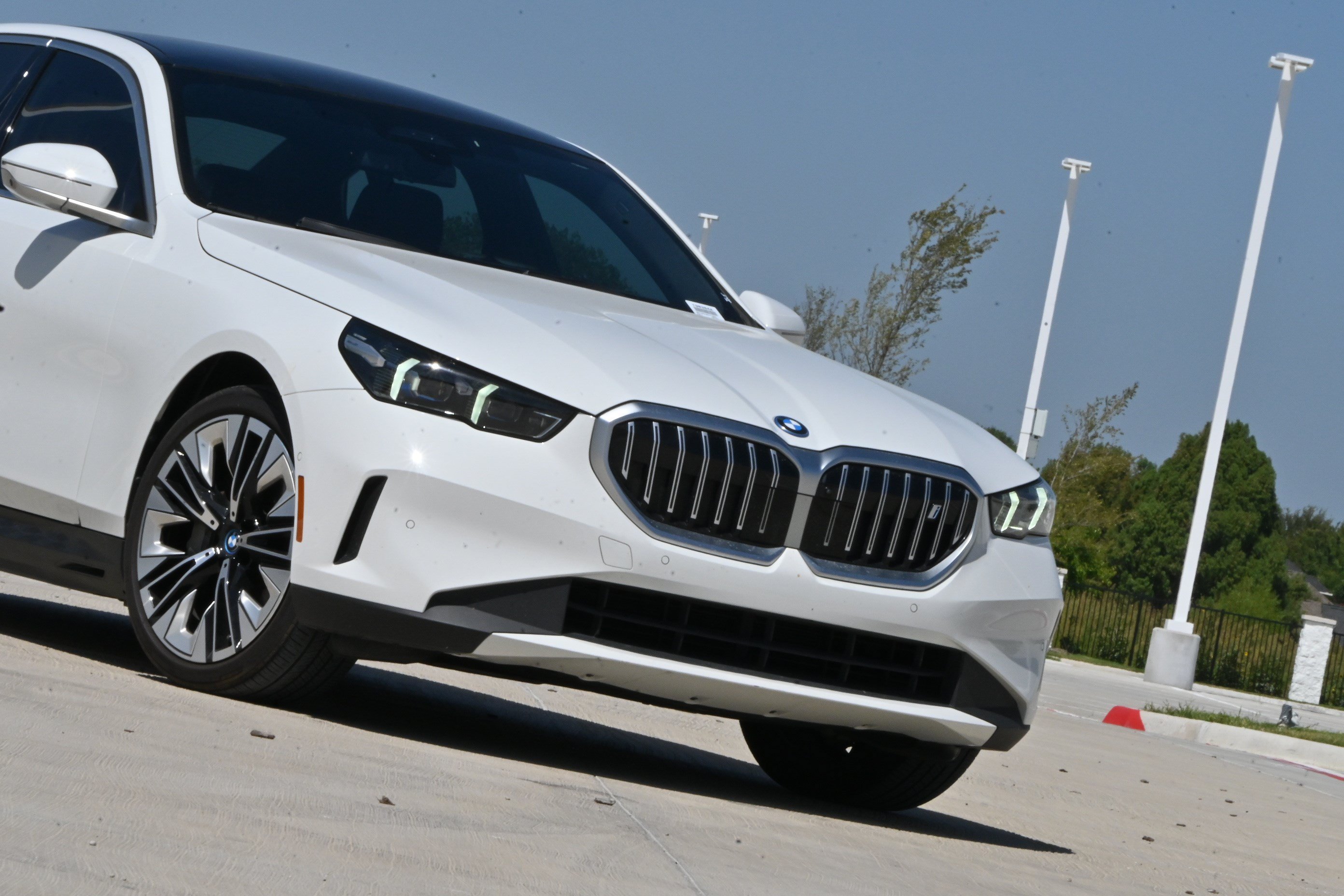 Used 2025 BMW i5 eDrive40i w/ Executive Package RWD image 36