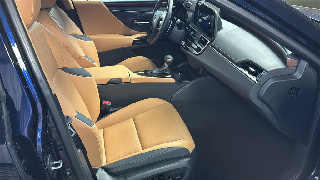 Used 2024 Lexus ES 350 w/ Premium Package image 10