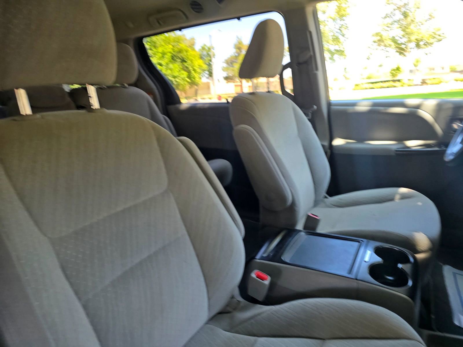 Used 2019 Toyota Sienna LE image 29