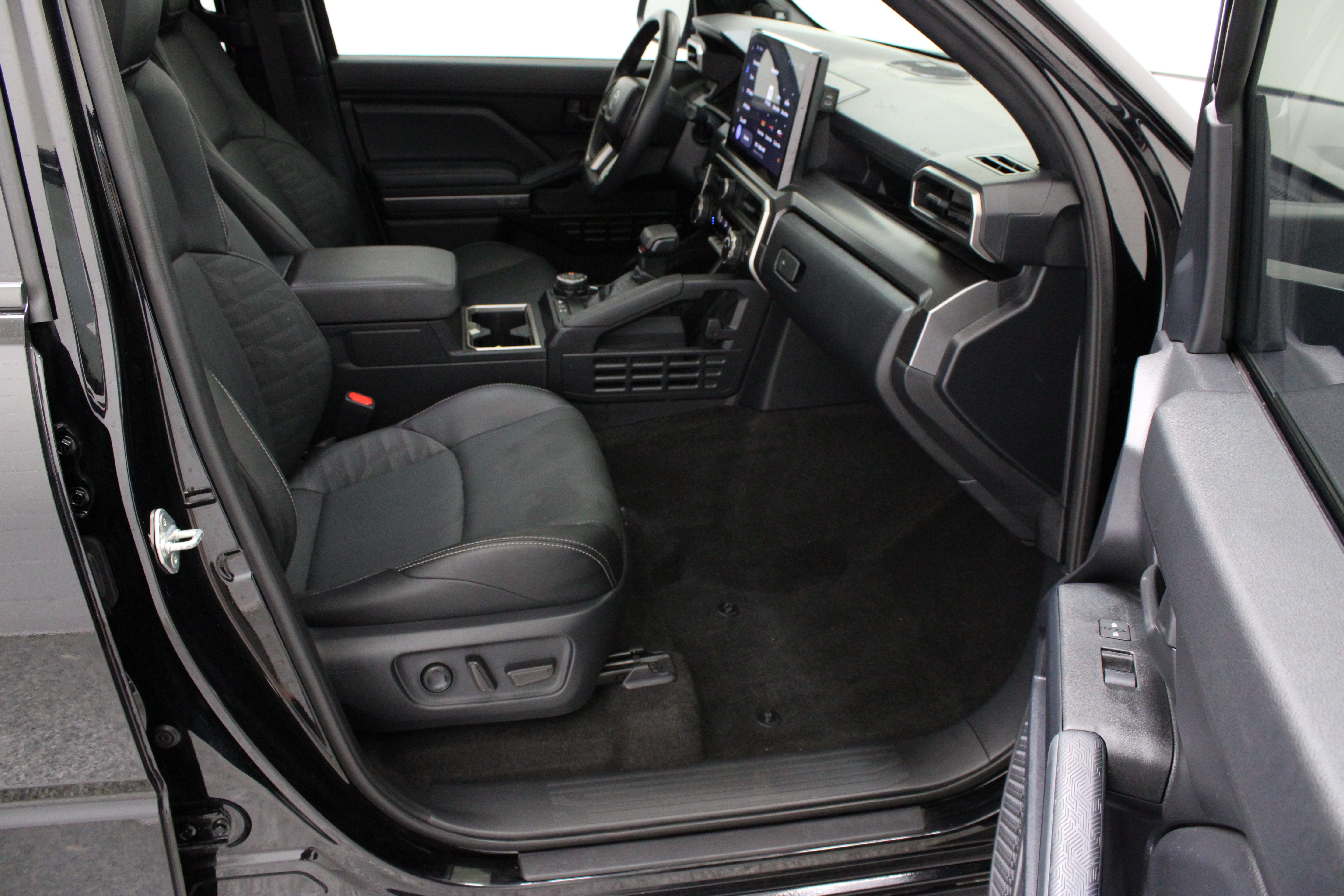 Used 2025 Toyota 4Runner TRD Off-Road Premium w/ Tow Technology Package AWD/4WD image 41