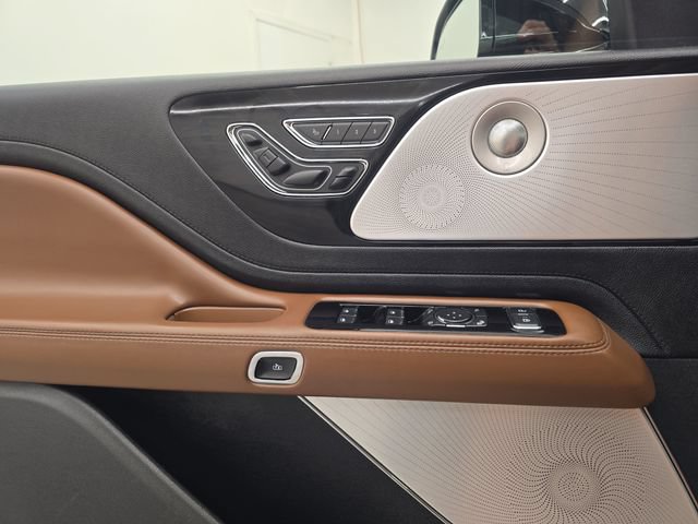 Used 2020 Lincoln Aviator Reserve w/ Equipment Group 202A AWD/4WD image 37