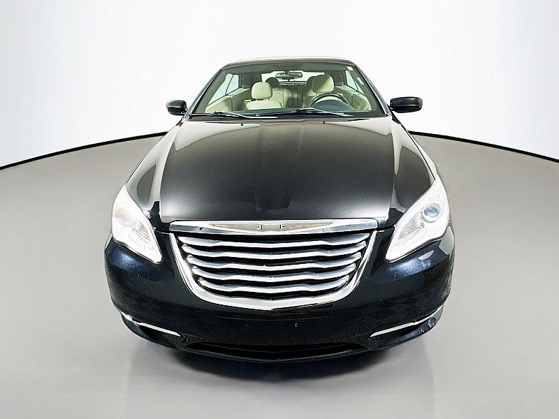 Used 2013 Chrysler 200 Touring image 2