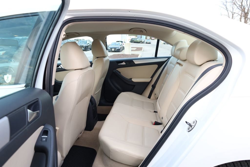 Used 2013 Volkswagen Jetta SE FWD image 18
