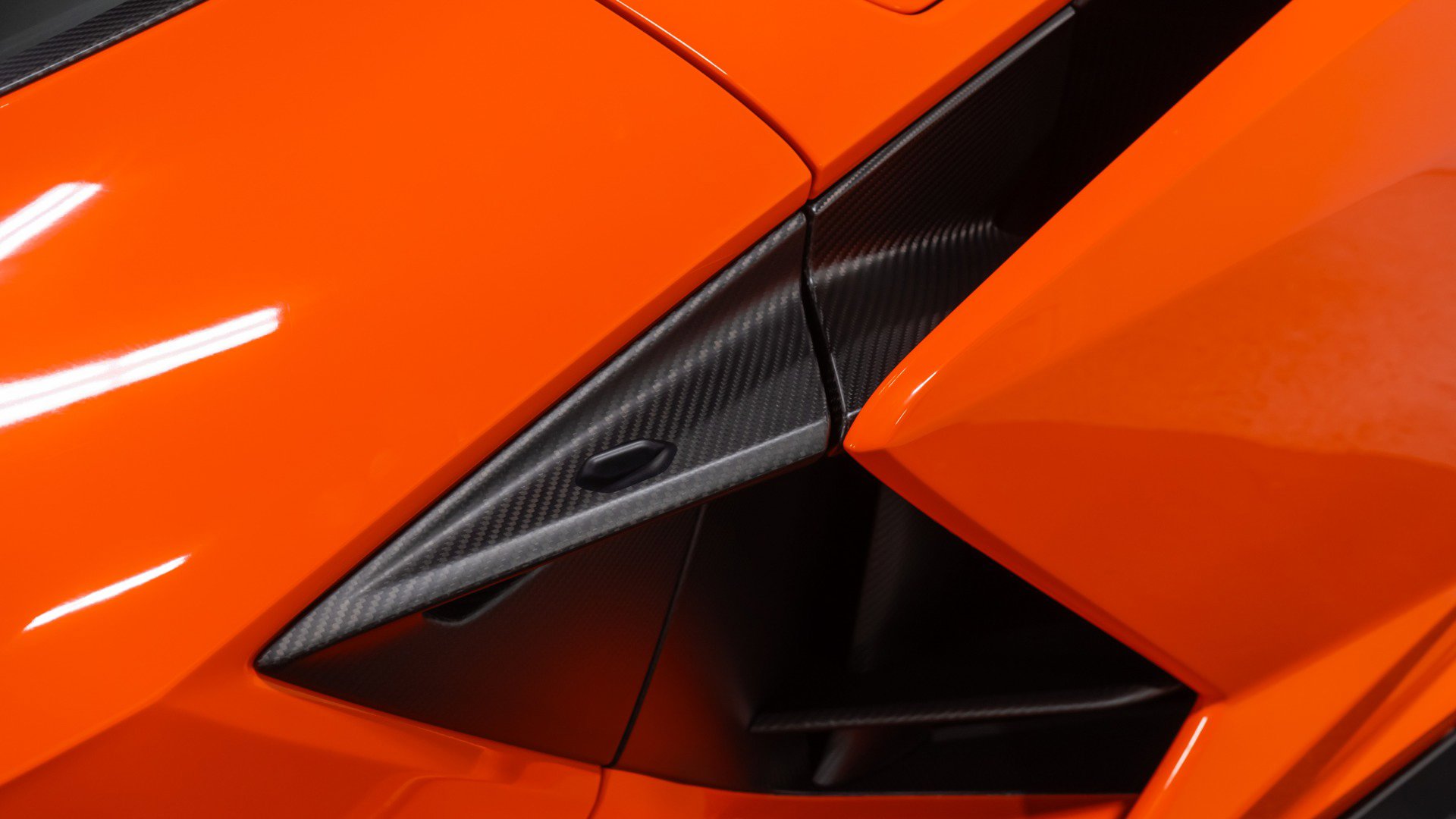 Used 2025 Lamborghini Revuelto image 24