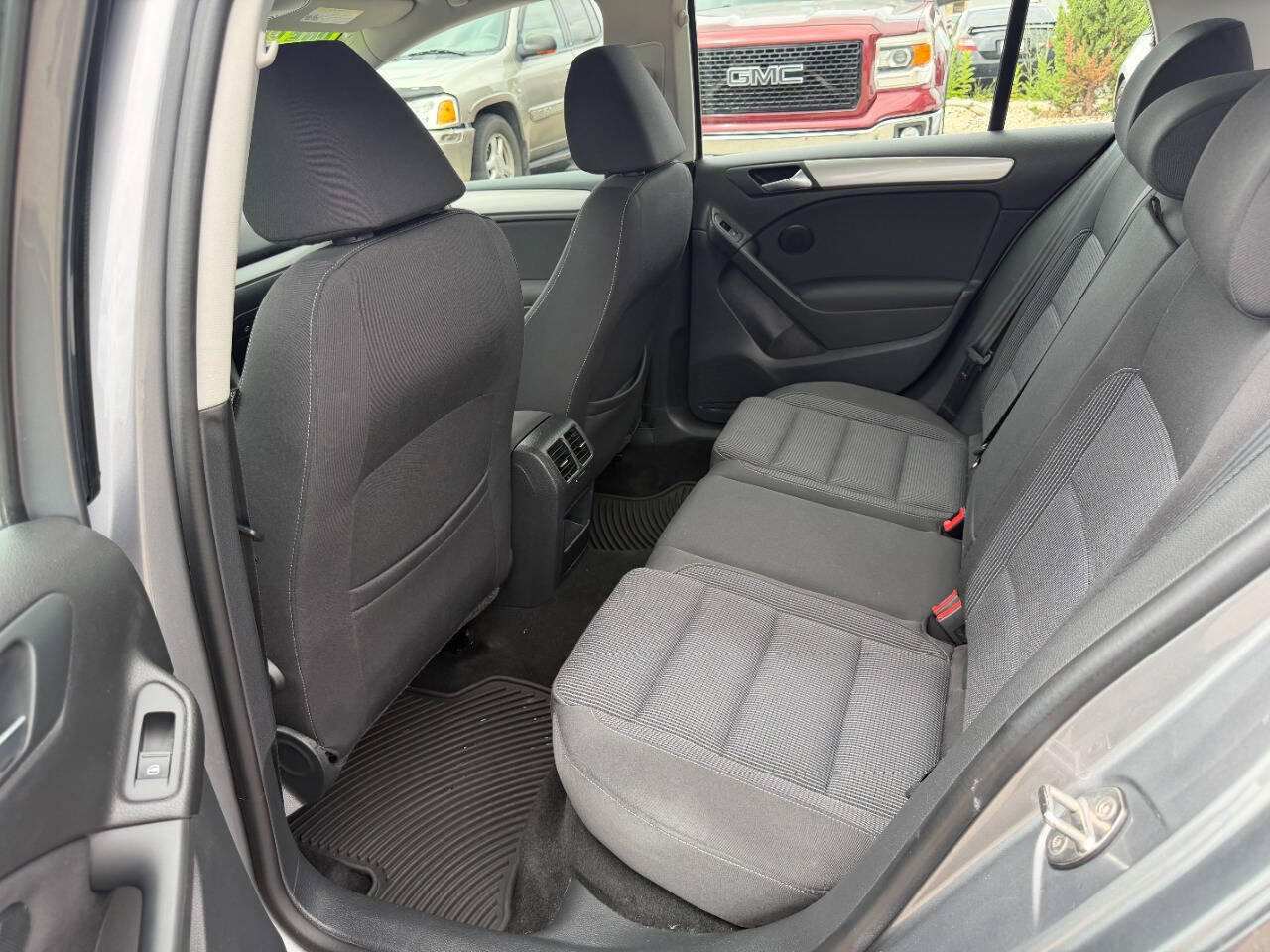 Used 2014 Volkswagen Golf 4-Door FWD image 11