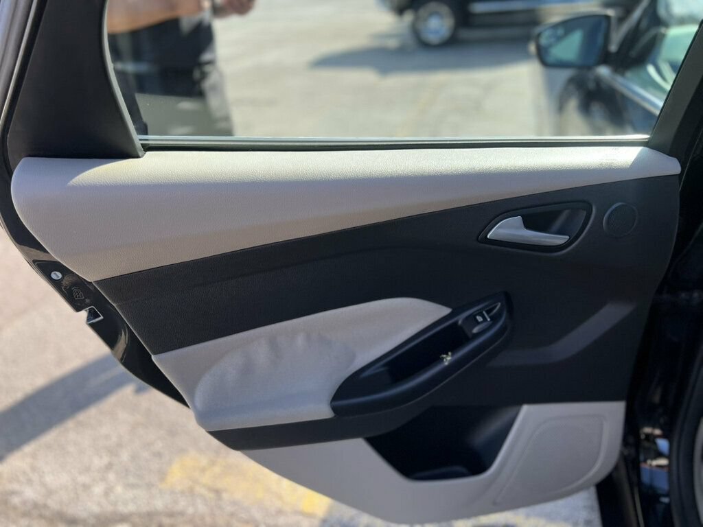 Used 2018 Ford Focus Electric Hatchback FWD image 12