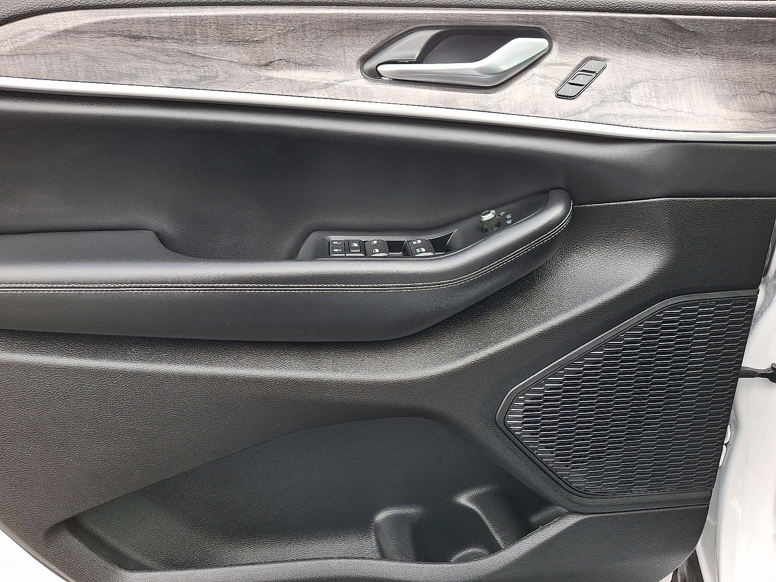 Used 2023 Jeep Grand Cherokee Limited image 13