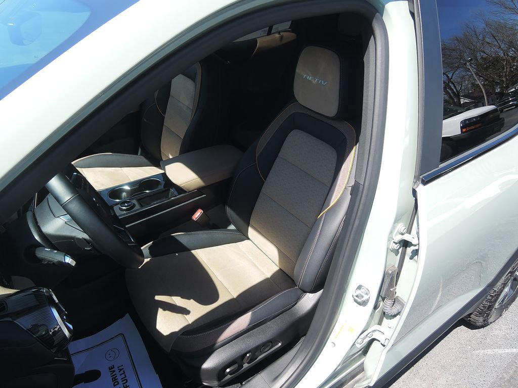 Used 2026 Chevrolet Equinox ACTIV w/ Safety and Technology Package AWD/4WD image 6