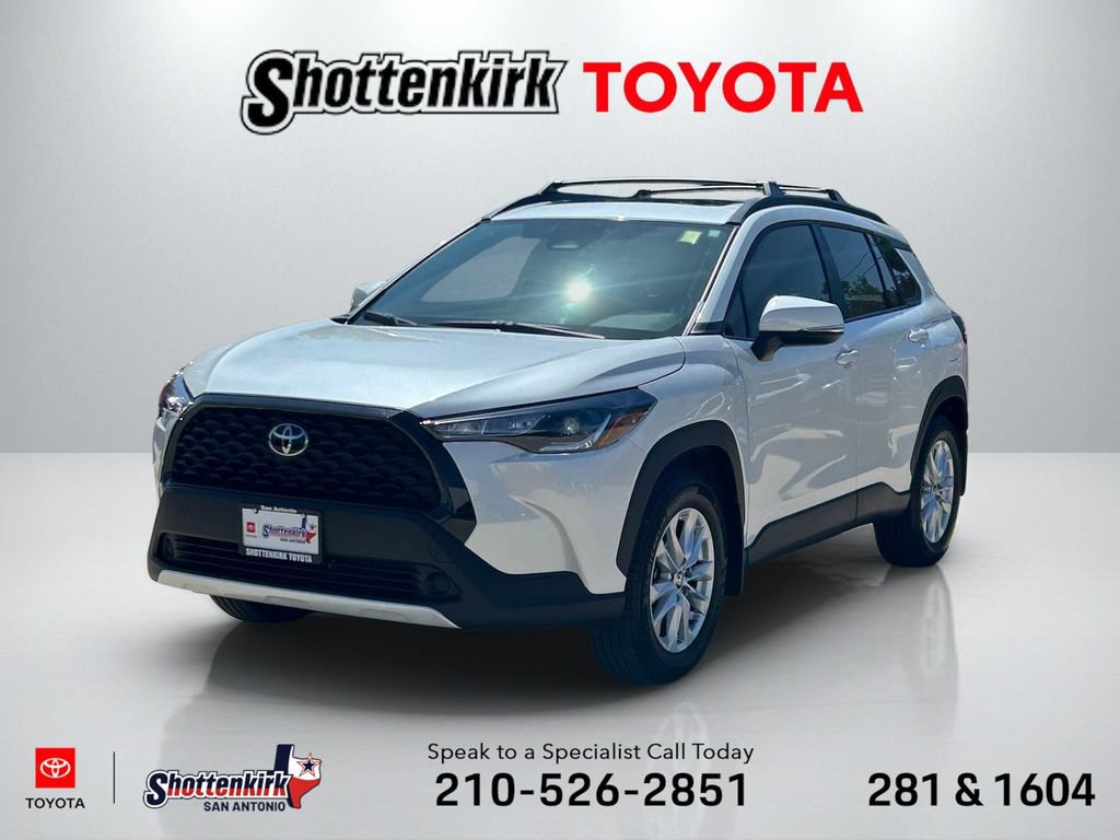 Used 2024 Toyota Corolla Cross LE w/ Moonroof Package FWD image 1