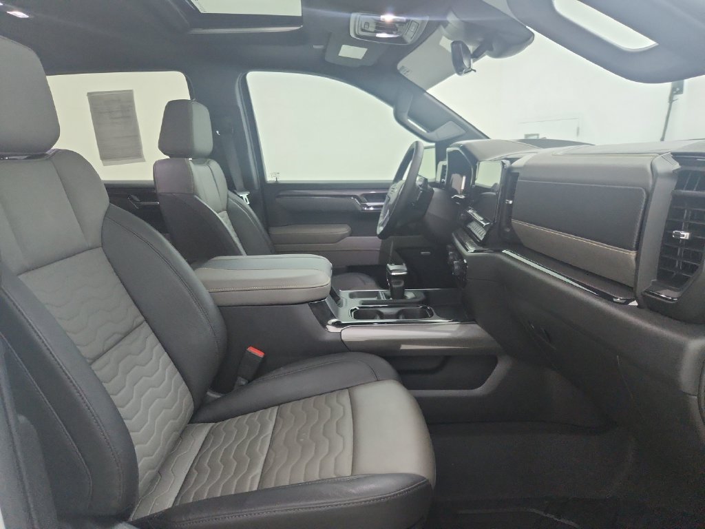 Used 2025 Chevrolet Silverado 1500 ZR2 w/ Technology Package AWD/4WD image 37