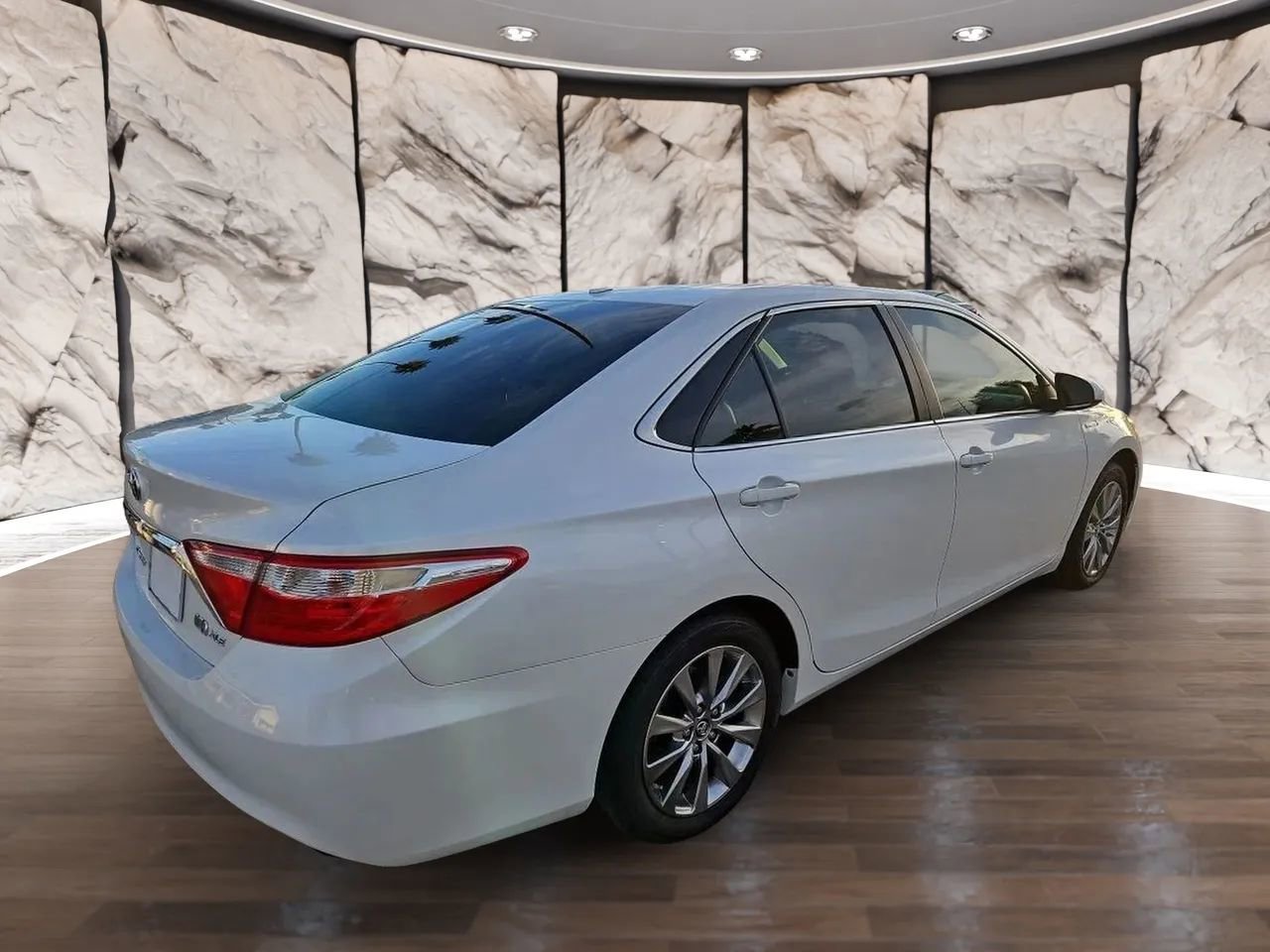 Used 2017 Toyota Camry XLE image 6