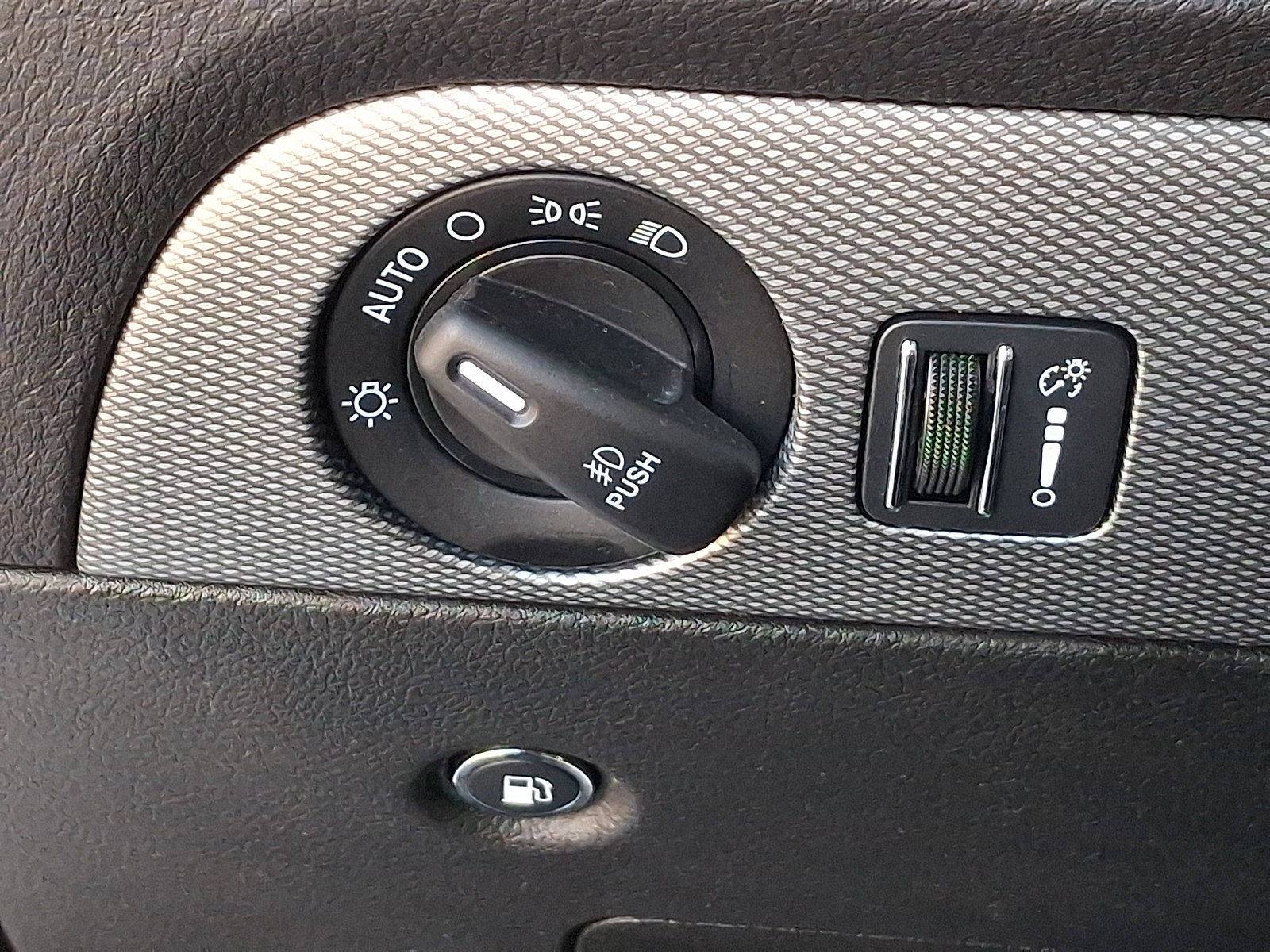 Used 2020 Dodge Durango GT image 28