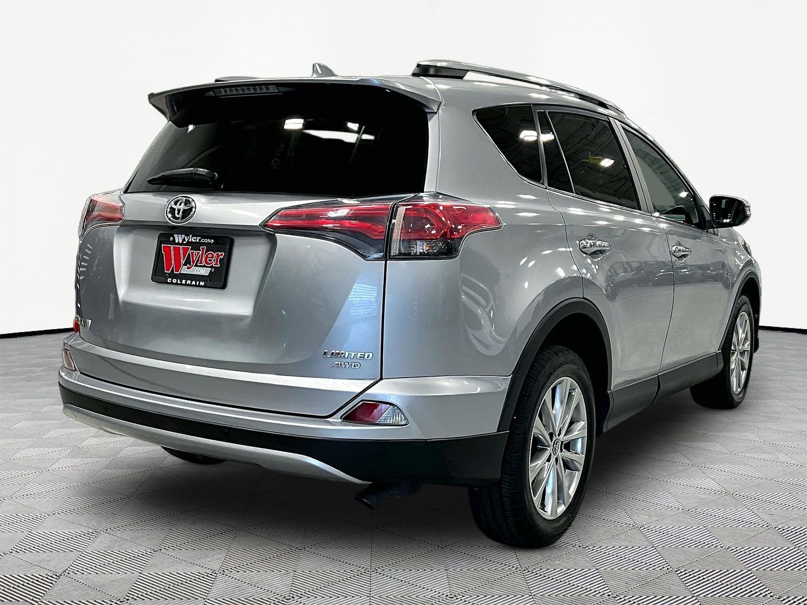 Used 2017 Toyota RAV4 Limited w/ Advanced Technology Package AWD/4WD image 6
